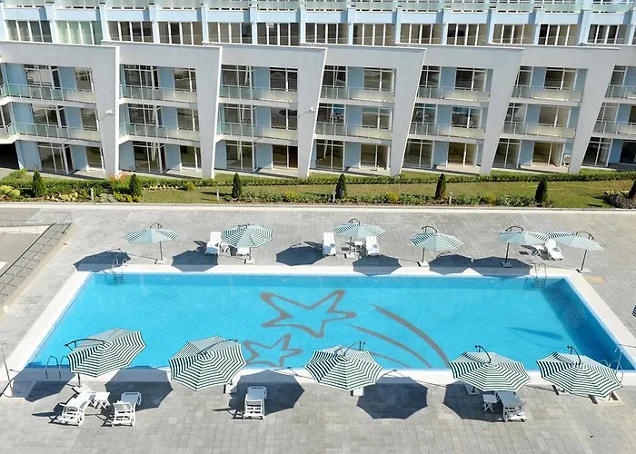 מלון דירות Black Sea Star 3*